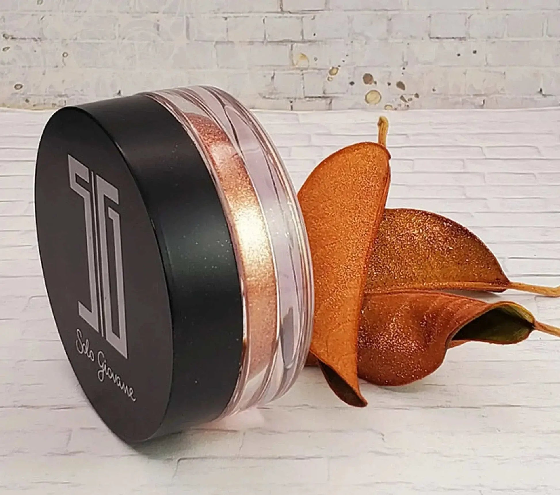 Shine Bright Highlighting Powder with shimmering high pigment for eyes and face.