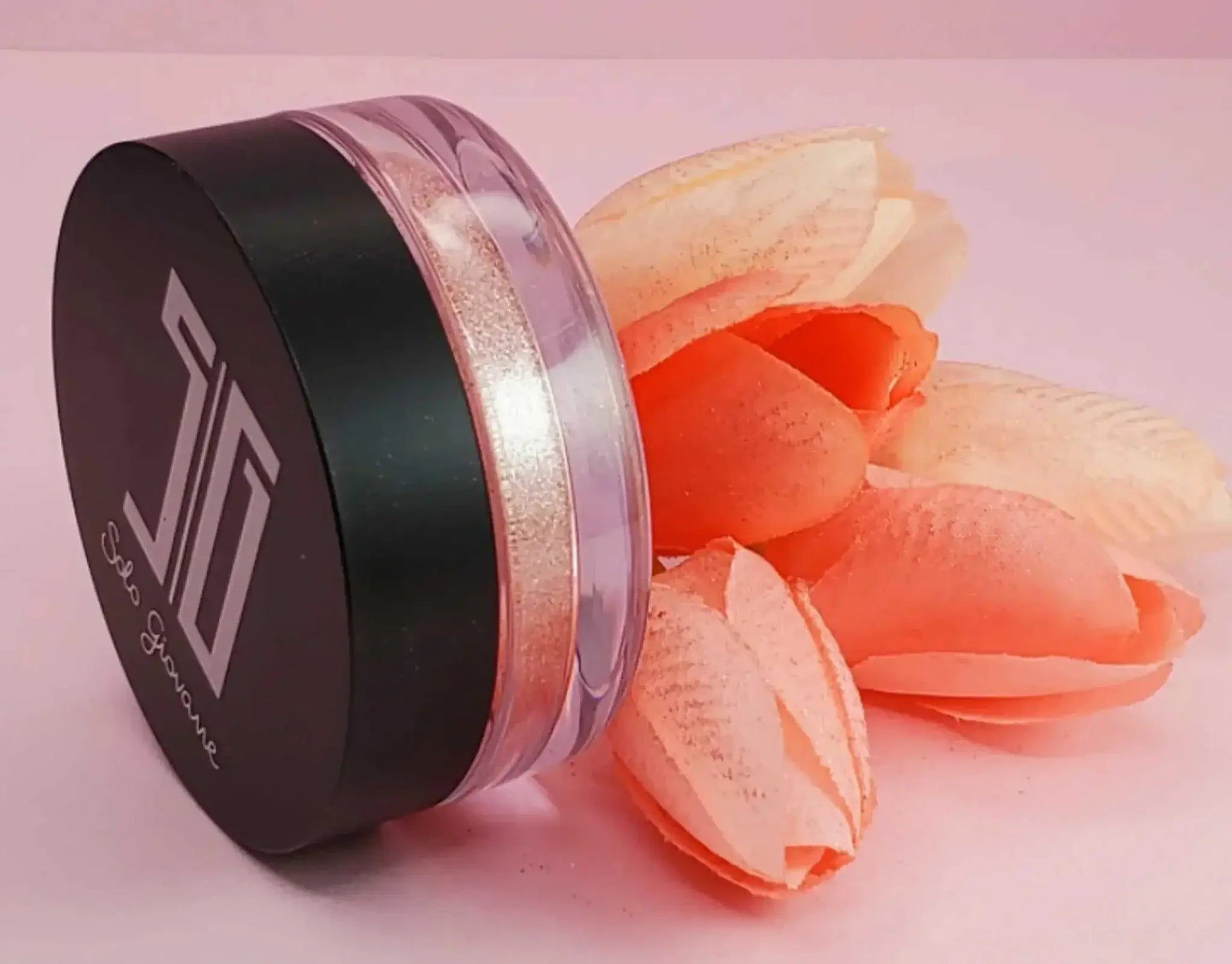 High pigment shimmering highlighting powder for eyes and face in a sleek container.