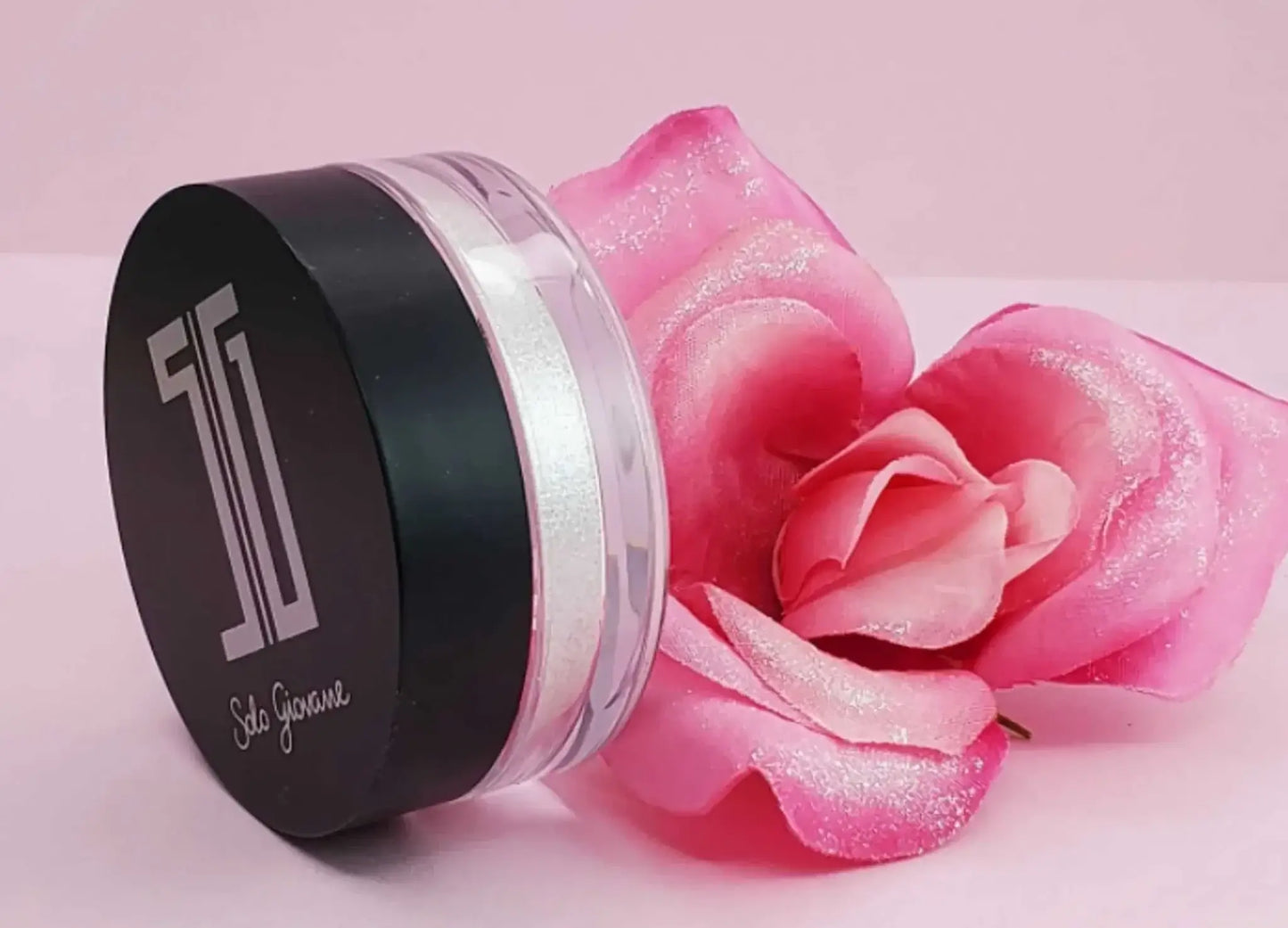 High pigment shimmering eyeshadow and highlighting powder with pink flowers.
